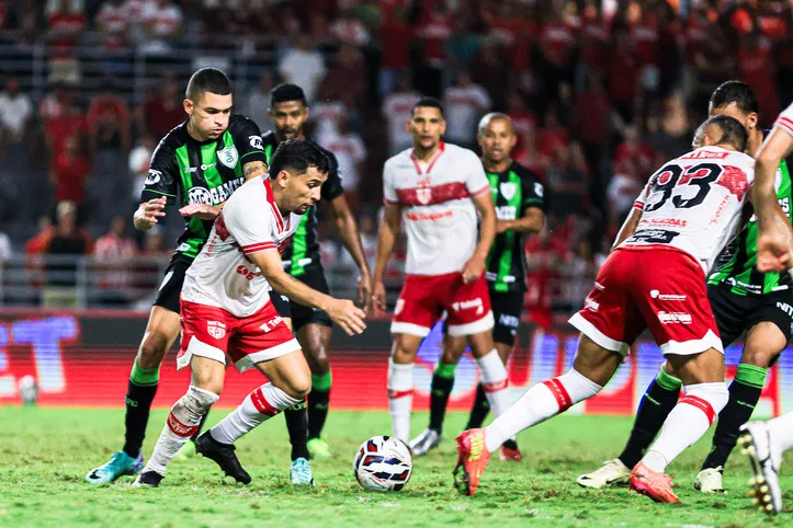 CRB perdeu para o América-MG no sábado (28), por 2x1, mesmo com um homem a mais em campo