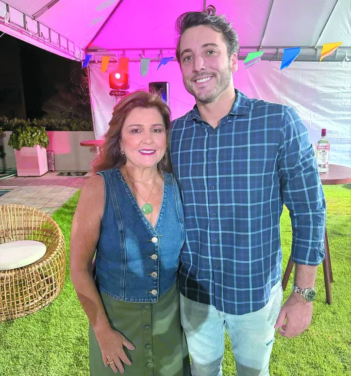 Imagem ilustrativa da imagem Mônica Casado, da rede FIOS, foi homenageada com o prêmio internacional 'Prix de Mains D’or', em Paris