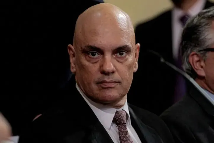Alexandre de Moraes também determinou ontem o bloqueio de bens da deputada Carla Zambelli