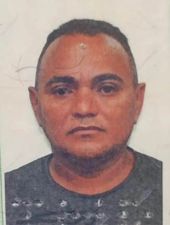 José Ronildo, de 58 anos, morreu após bater a moto em uma árvore