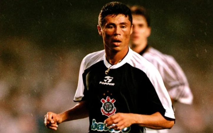 Índio esteve no elenco que conquistou o primeiro mundial do Corinthians, em 2000