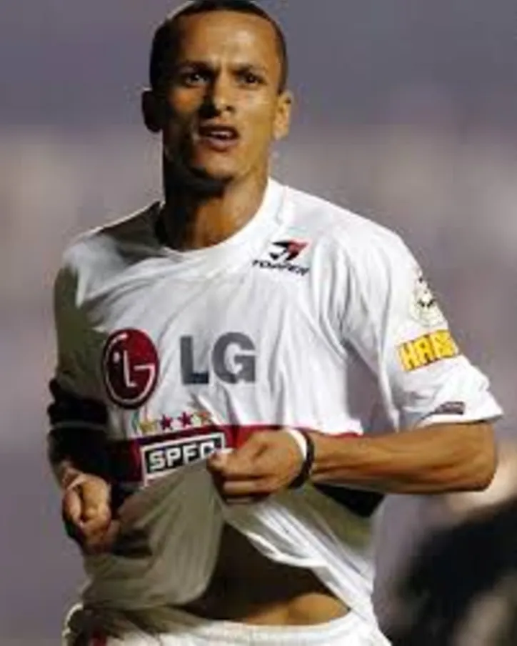 Souza fez sucesso jogando no São Paulo