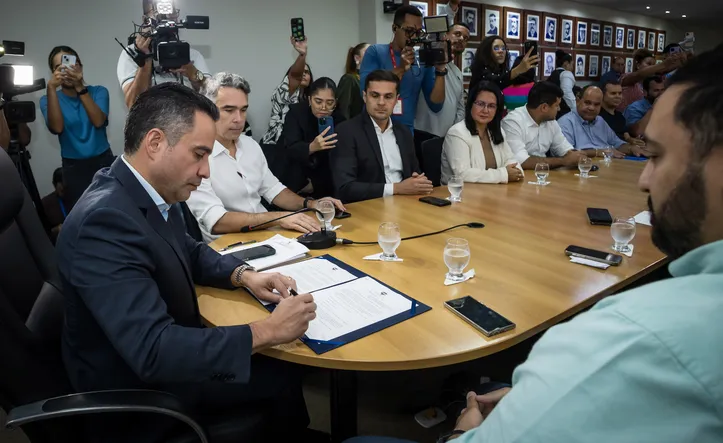 Governador assinou a ordem de serviço para construção do primeiro complexo do programa