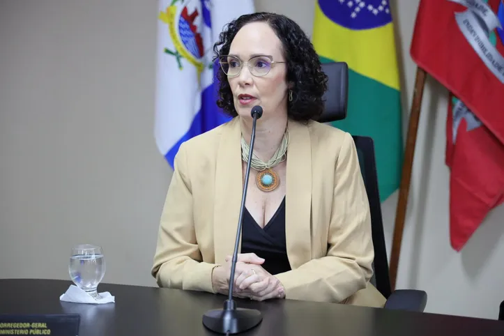 Elaine Pimentel sugere medidas para melhorar ambiente da PM