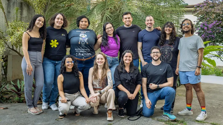 Doutora Fernanda Matias e alunos de Física que participam do projeto