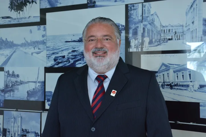 O empresário Márcio Rapôso, à frente da imobiliária que leva seu nome