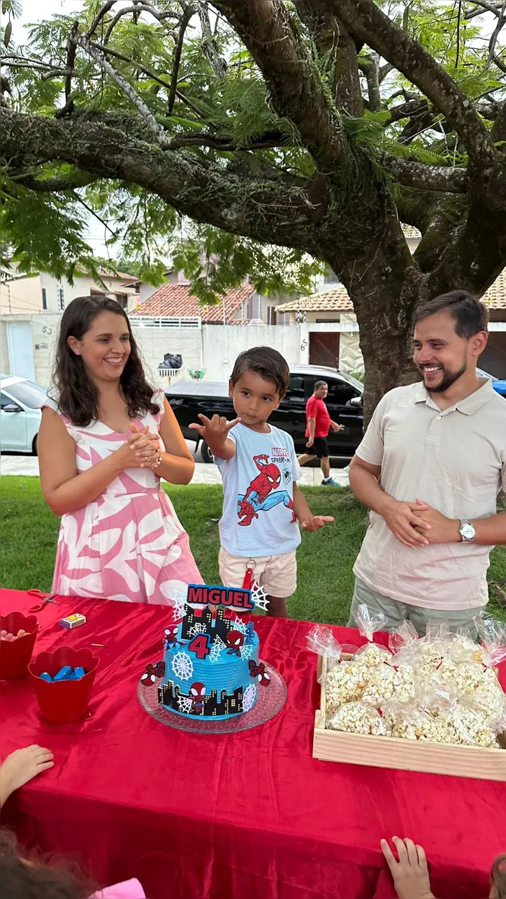 Miguel comemorou seus 4 anos na praça Santa Ana, na Serraria