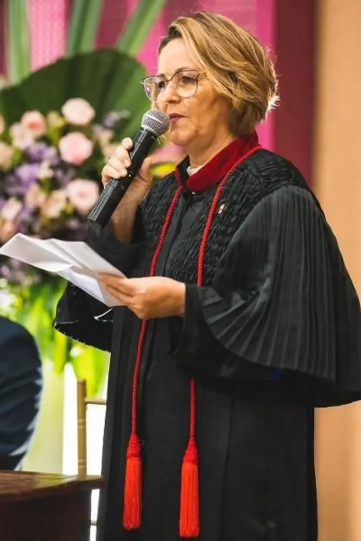 Marluce Caldas formou-se em Direito pela Universidade Federal de Alagoas (UFAL) em 1982.