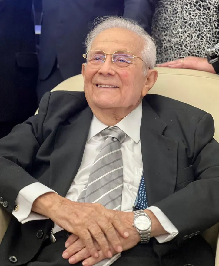 Com mais de 60 anos dedicados ao Direito, MARCOS BERNARDES DE MELLO será homenageado no dia 25 de julho com a exibição de documentário produzido pela Organização Arnon de Mello (OAM) sobre a sua vida e trajetória profissional