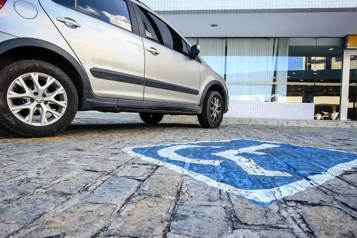 Multa por estacionamento irregular pode chegar a R$ 293,47
