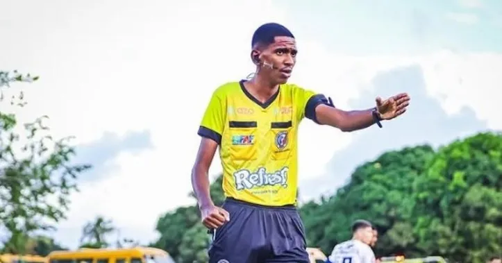 Árbitro Alex Lemos da Silva foi ofendido por treinador
