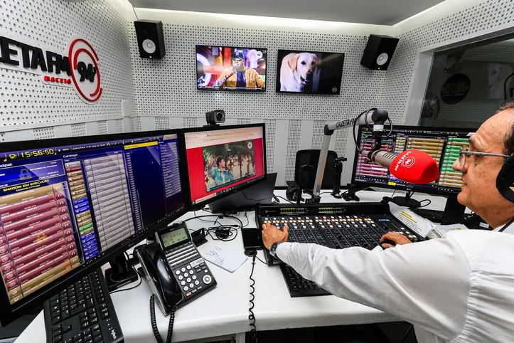 Maceió, 03 de julho de 2025
Rádio Gazeta FM 94.1, completa 47 anos e continua no top em Maceió, Alagoas – Brasil.
Foto:@Ailton Cruz