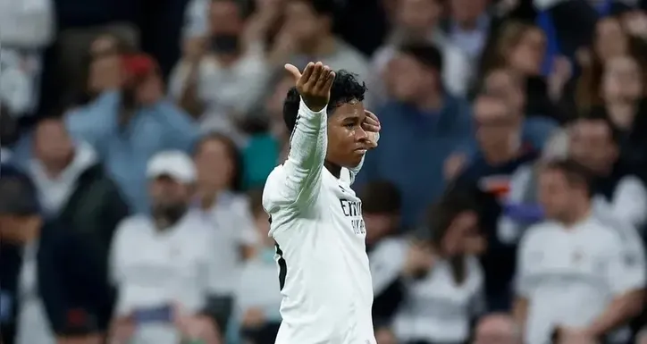 Brasileiro Endrick comemora golaço marcado pelo Real Madrid