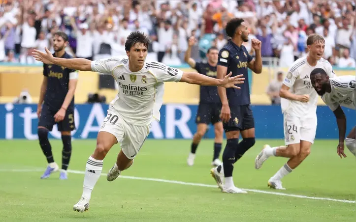 Gonzalo García comemora o gol que ele marcou pelo Real Madrid