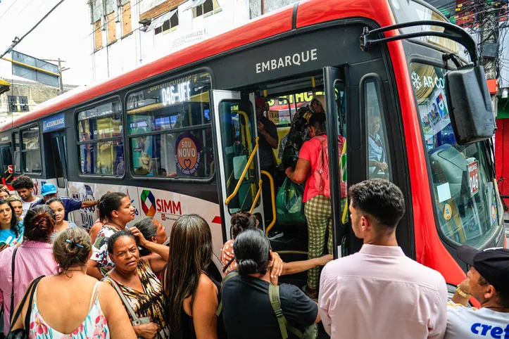 O setor de serviços reúne atividades como transporte, turismo, restaurantes, salão de beleza e tecnologia da informação