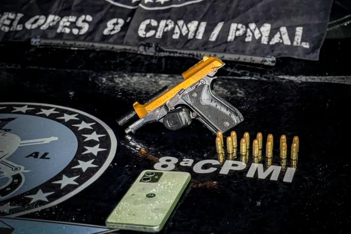 Militares apreenderam uma pistola calibre 380 com numeração raspada e 14 munições