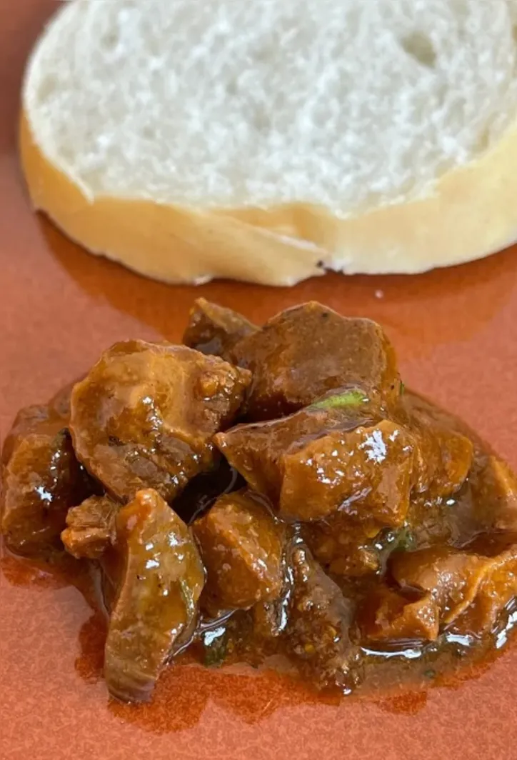 Imagem ilustrativa da imagem Terrinha Cozinha Cultural, mesa posta e alma brasileira