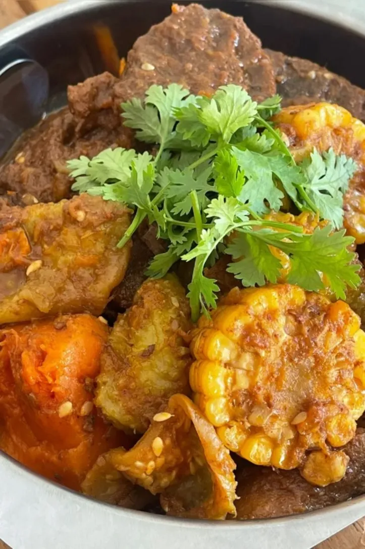 Imagem ilustrativa da imagem Terrinha Cozinha Cultural, mesa posta e alma brasileira