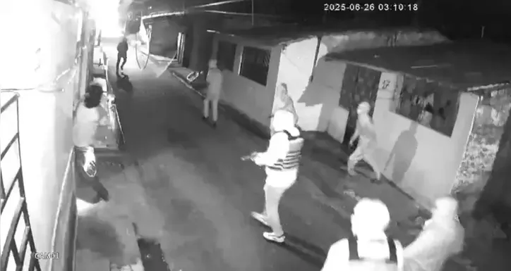 Imagens flagraram momento que homens entram no imóvel