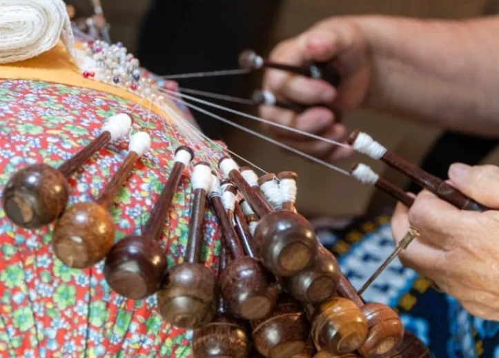 Imagem ilustrativa da imagem Tradição: renda de bilros de São Sebastião ganha inventário cultural inédito