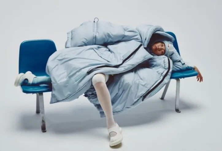Imagem ilustrativa da imagem “Traje do sono” usa tecnologia para facilitar dormir em qualquer lugar