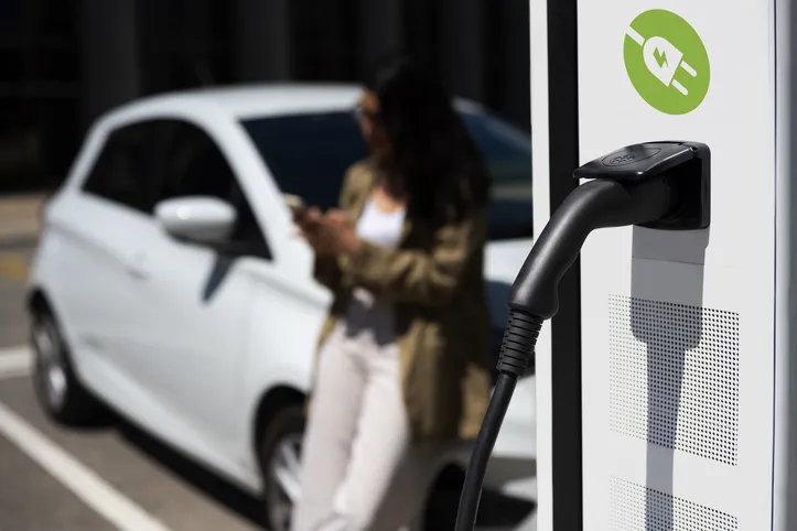 Segurança dos pontos para carregamento de veículos elétricos em edificações verticais entra em discussão