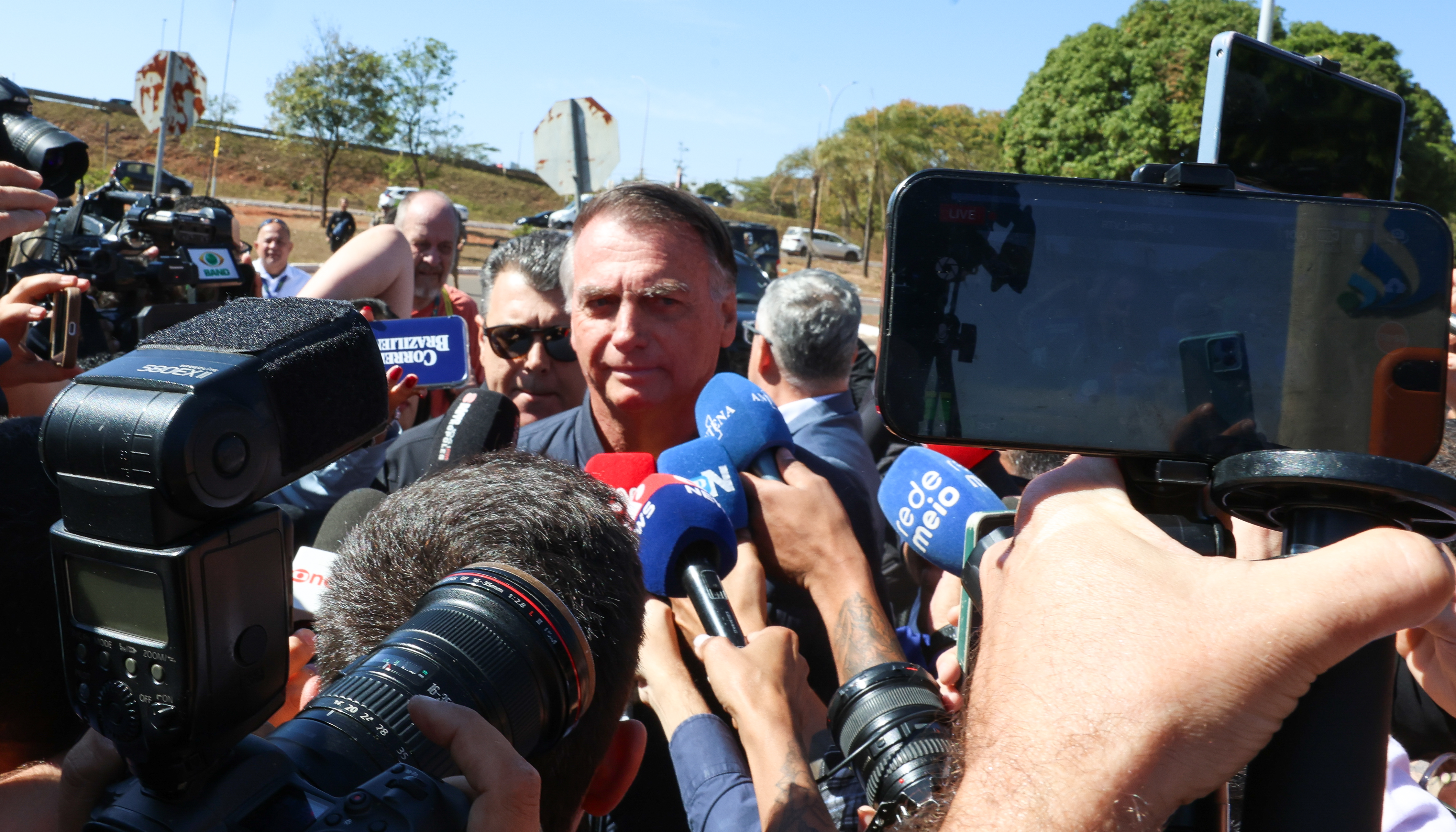 Ex-presidente Bolsonaro falou à imprensa após colocar tornozeleira eletrônica nessa sexta-feira