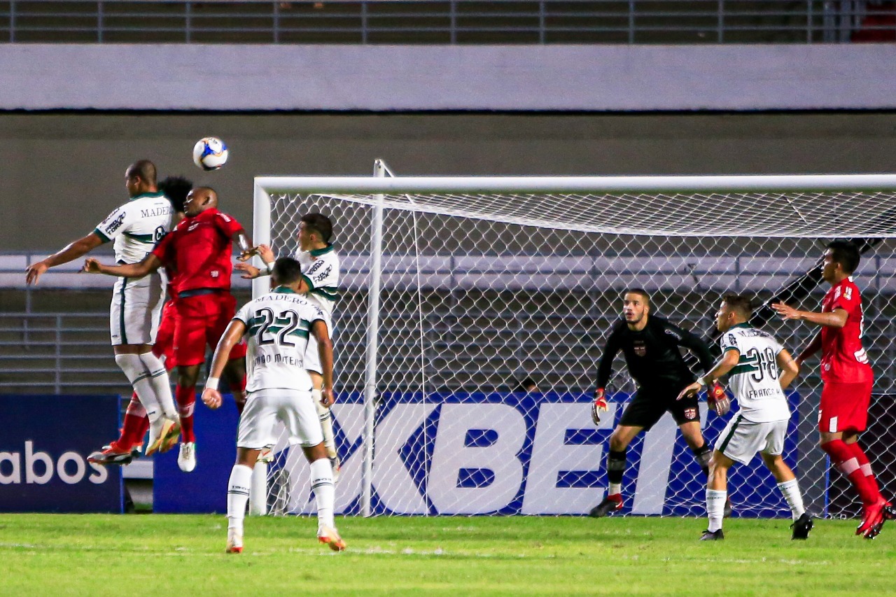 CRB e Coritiba vão se enfrentar na noite desta quinta-feira, pela 16ª rodada da Série B do Brasileiro