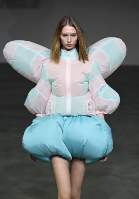 Contra o calor, roupas com ventilador ganham espaço em coleção de moda - Imagem