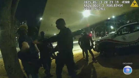 Imagens mostram abordagem de PMs a morador de rua alagoano