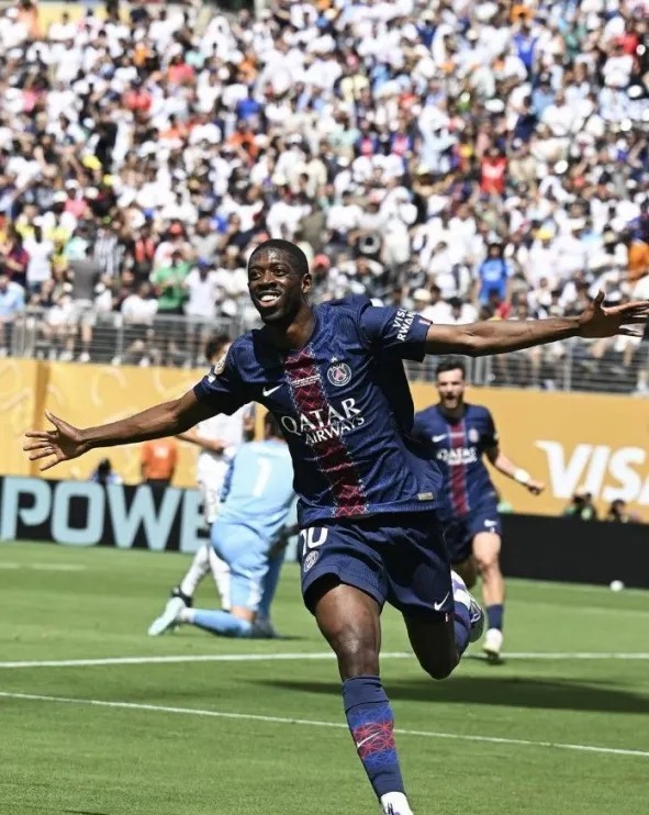 Dembélé, do PSG, comemorando o gol sobre o Real Madrid