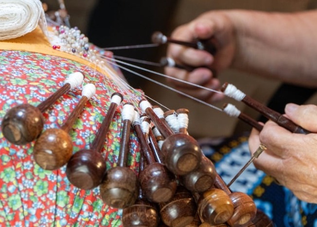 Imagem ilustrativa da imagem Tradição: renda de bilros de São Sebastião ganha inventário cultural inédito