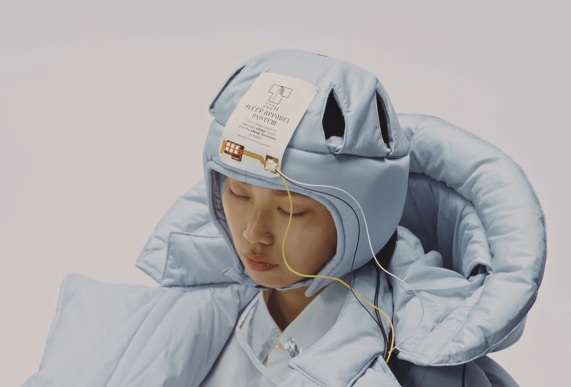 Imagem ilustrativa da imagem “Traje do sono” usa tecnologia para facilitar dormir em qualquer lugar