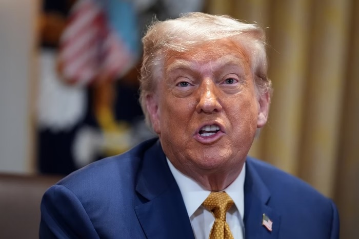 Governo Trump pode ampliar tarifaço contra o Brasil em resposta à prisão de Bolsonaro