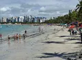 Sol movimentou orla de Maceió e impulsionou vendas de ambulantes no feriado