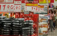 Juro médio cobrado das famílias sobe a 64% em junho, o maior em quase 10 anos