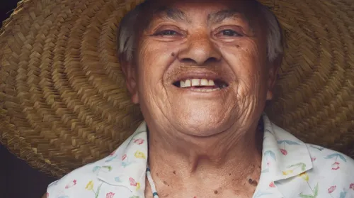 Aos 80 anos, Mestra Rosália lança seu primeiro álbum musical - Imagem