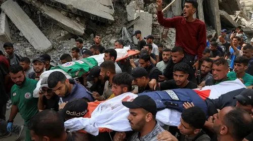 Bombardeio israelense à Cidade de Gaza deixa 123 pessoas mortas - Imagem