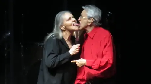 Como Caetano Veloso deu primeiro empurrão na carreira de Angela Ro Ro - Imagem