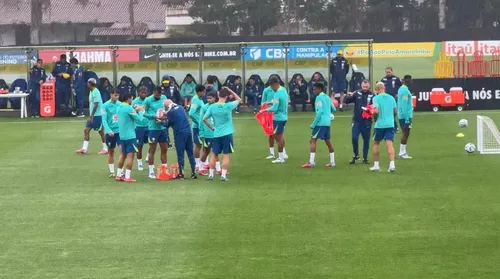 Desfalcada, Seleção faz 1º treino na Granja Comary, com Ancelotti - Imagem