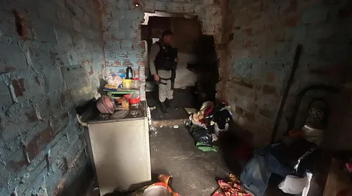 Mulher é resgatada pela PM após ser mantida em cárcere - Imagem