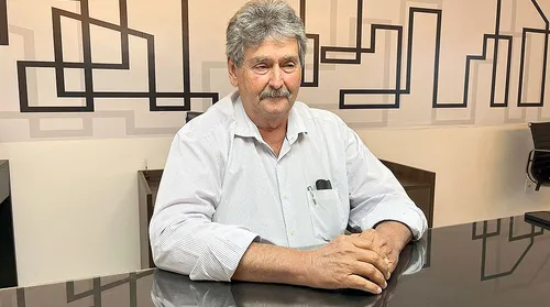 Torrando dinheiro público - Imagem