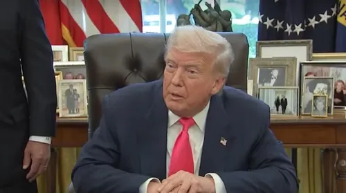 Trump diz que Brasil é ‘péssimo parceiro comercial’ e defende Jair Bolsonaro - Imagem