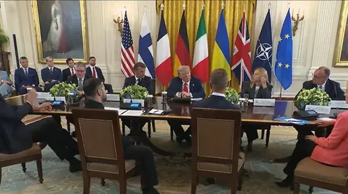 Trump inicia preparativos para reunião entre Putin e Zelensky - Imagem