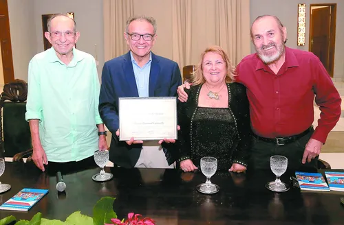 Alberto Rostand Lanverly foi agraciado com o título de sócio honorário da Academia Norte Rio Grandense de Letras
