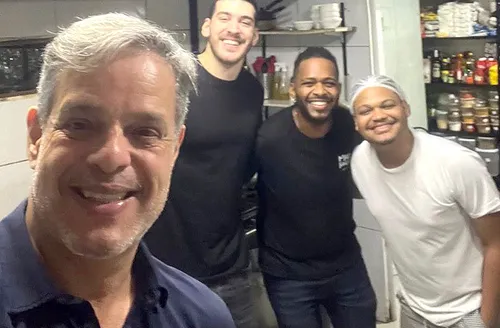 André Lubambo recebeu o influencer Victor Kassar para jantar no Mar&Horta Bistrô