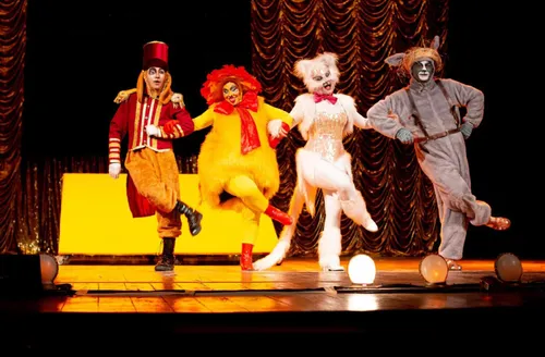 Dois grandes espetáculos movimentam o domingo no Teatro Gustavo Leite