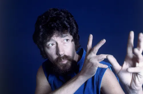 Recital revisita obra de Raul Seixas em noite de música e poesia