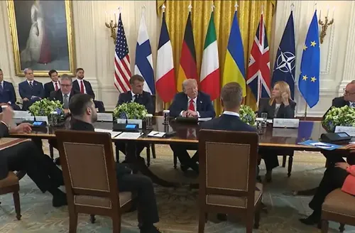 Trump inicia preparativos para reunião entre Putin e Zelensky