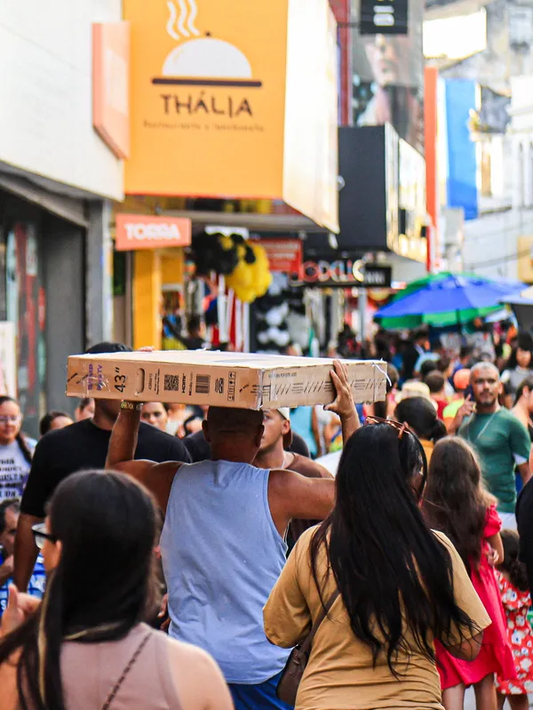 Alagoas chega a 208 anos com a menor taxa de desemprego e mais 145 mil fora da linha de pobreza